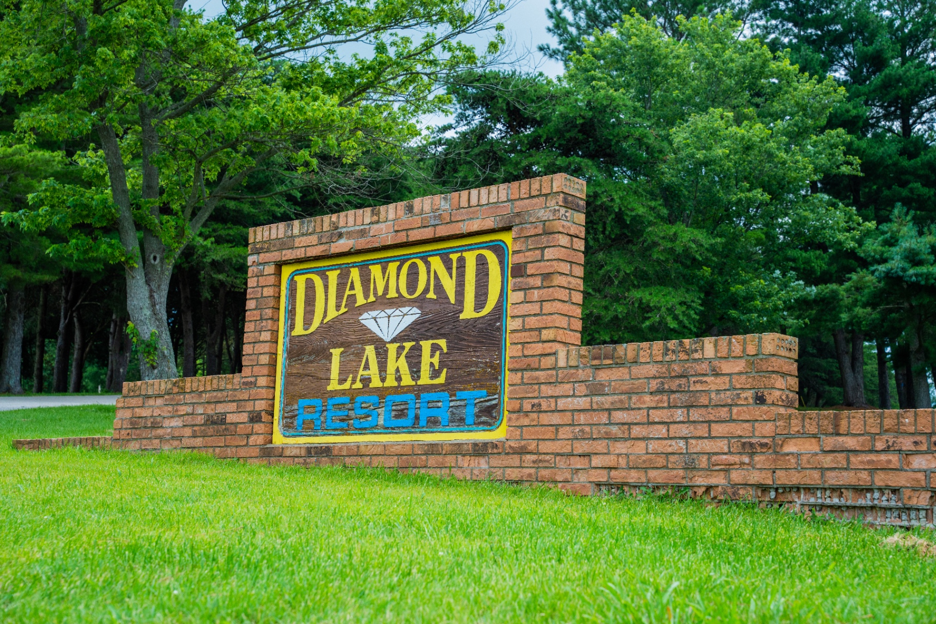 Diamond Lake Resort entrance sign