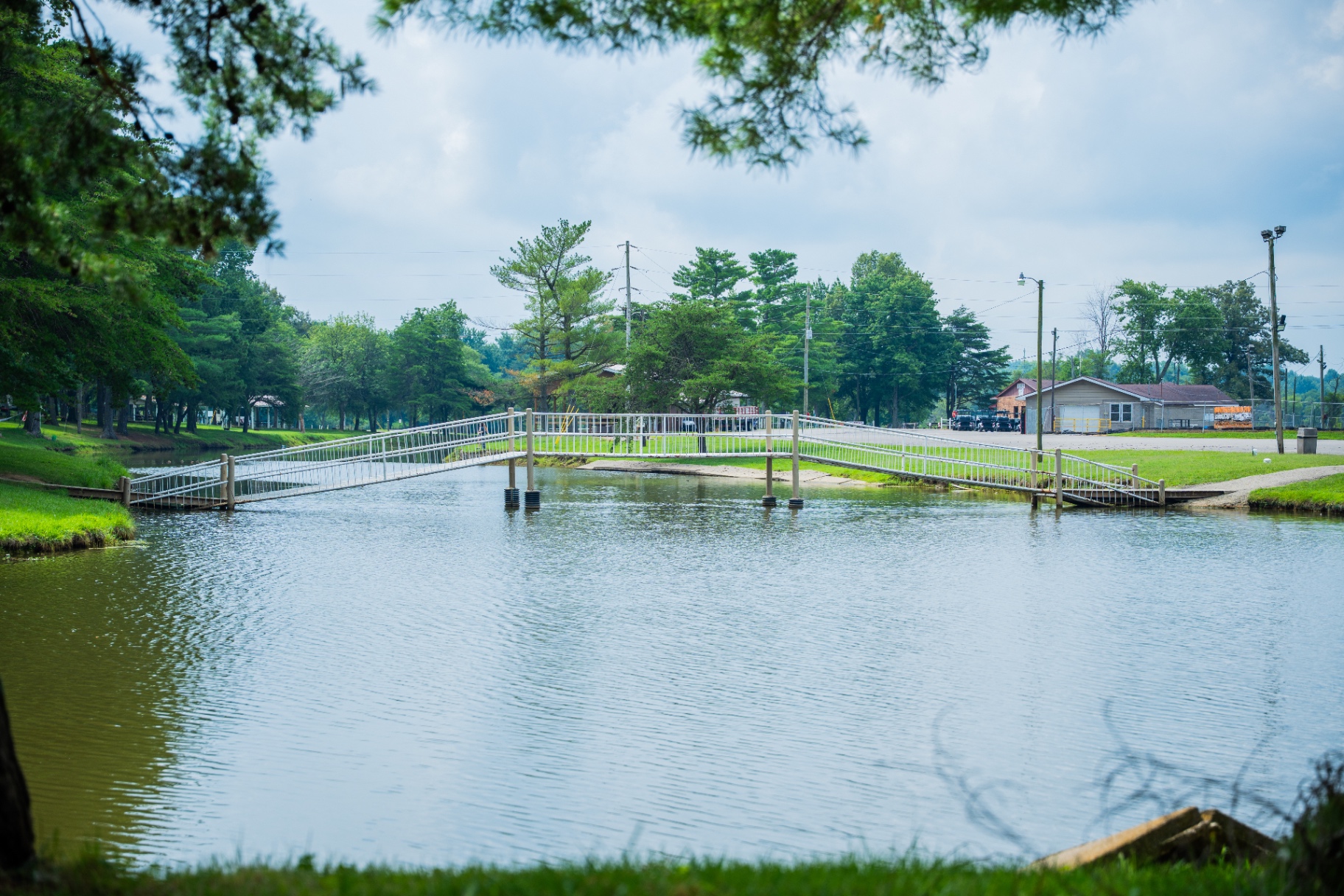 Bridge over the lake at Diamond Lake Resort